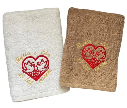 Personalizowane ręczniki z haftem imion – wyjątkowy prezent na rocznicę ślubu